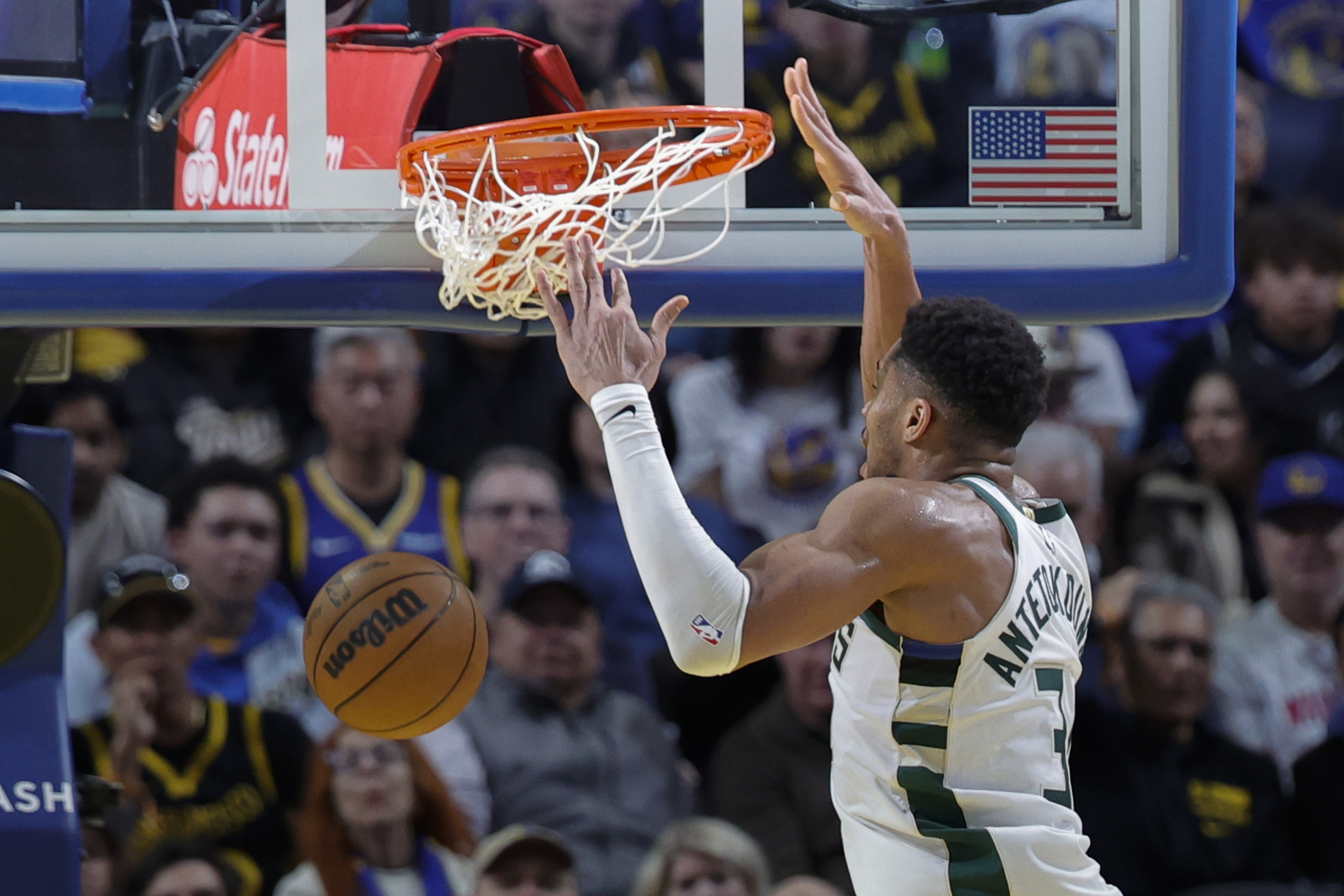 世界杯手机高清观看入口-Windhorst：部分球队密切关注字母哥 甚至将已敲定的交易暂缓执行