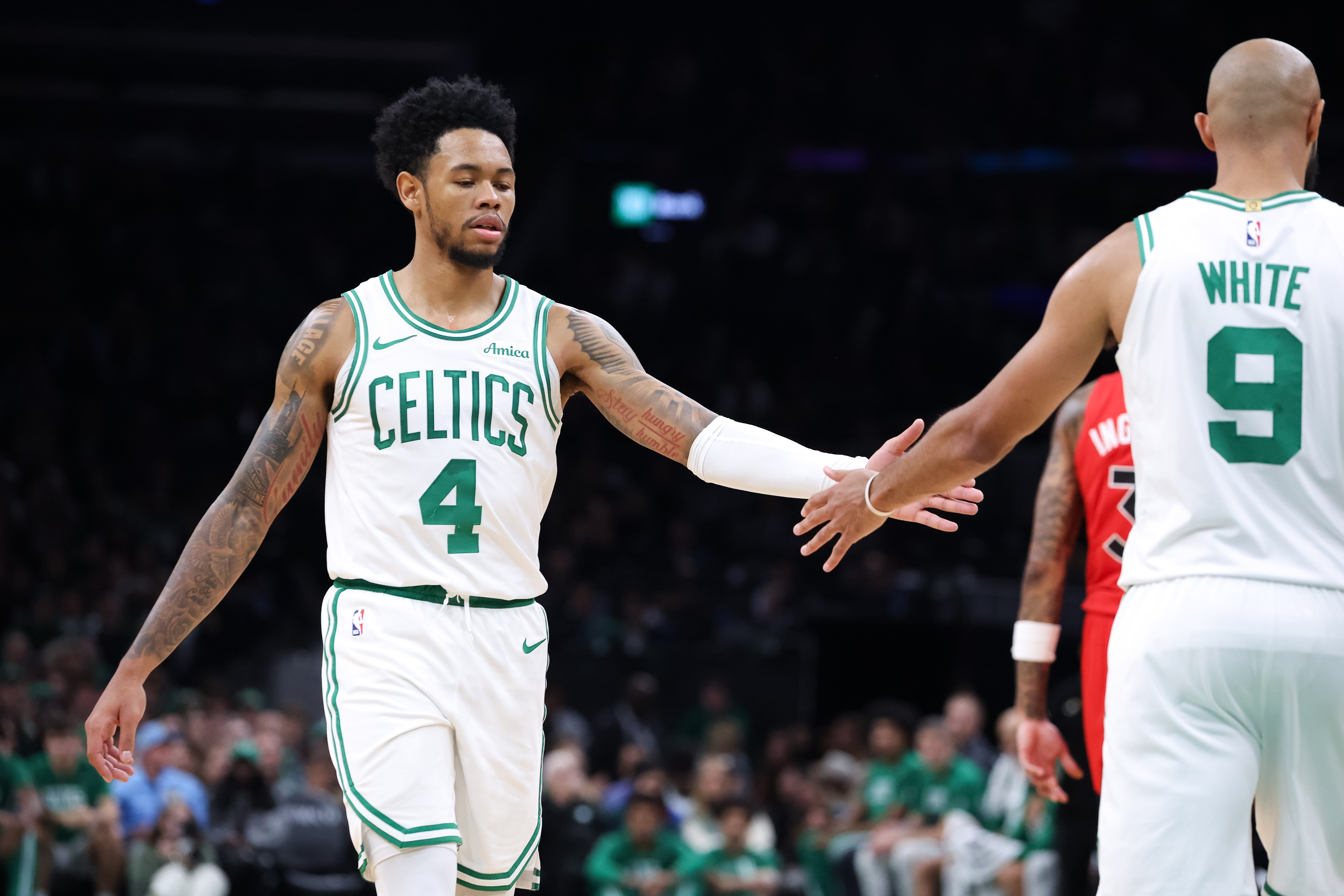 世界杯手机高清观看入口-杰伦·布朗：安芬尼·西蒙斯始终全力以赴以球队为先 毫无怨言