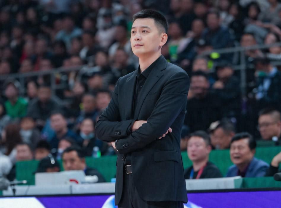 杨鸣：球队最近的表现让大家很失望，我非常内疚和惭愧
