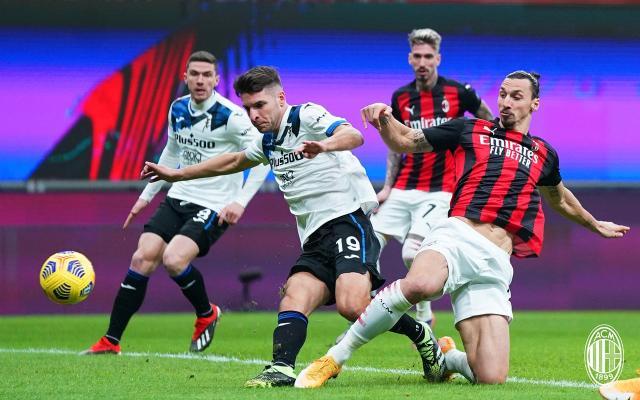 世界杯客户端更新说明-从0比5到0比3进步了！输真蓝黑保半程冠军知足也！